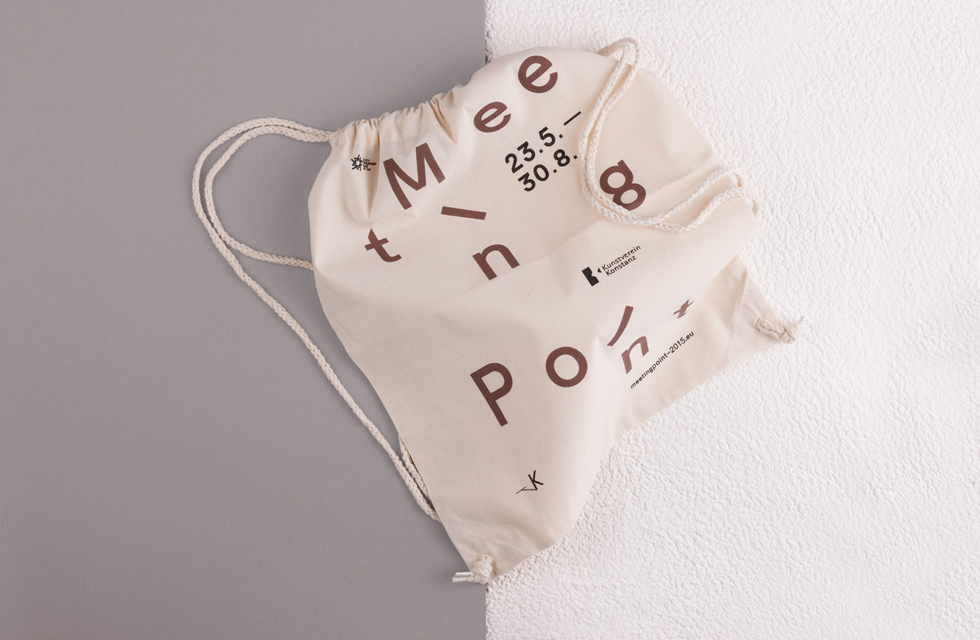 <span class='blog-content-news-slider-title'>Studio So</span><span class='blog-content-news-slider-sep'></span><span class='blog-content-news-slider-desc'>Studio So est un jeune studio de création Allemand créé par Viola Vogel et Pascal Botlik. Ils réalisent des identités de marques, produits ou événements de grandes qualités. Très influencé par les réalisations minimalistes et orienté principalement v...</span><a href='http://www.toutuncafe.com/studio-so/' class='blog-content-news-slider-cta'>Lire la suite</a>